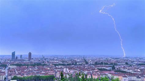 Orage à Lyon : les images impressionnantes de .